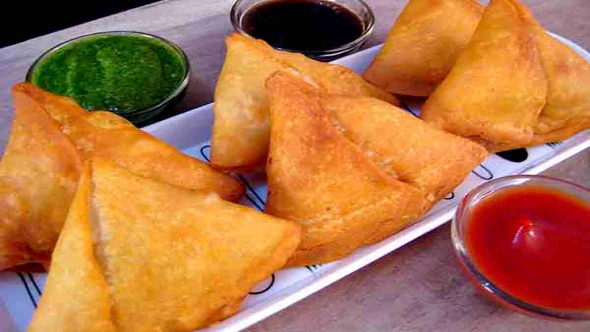 करनाल का फेमस समोसा, 30 साल पहले शुरू किया कारोबार; आज लगती है लाइन Samosa Singhada