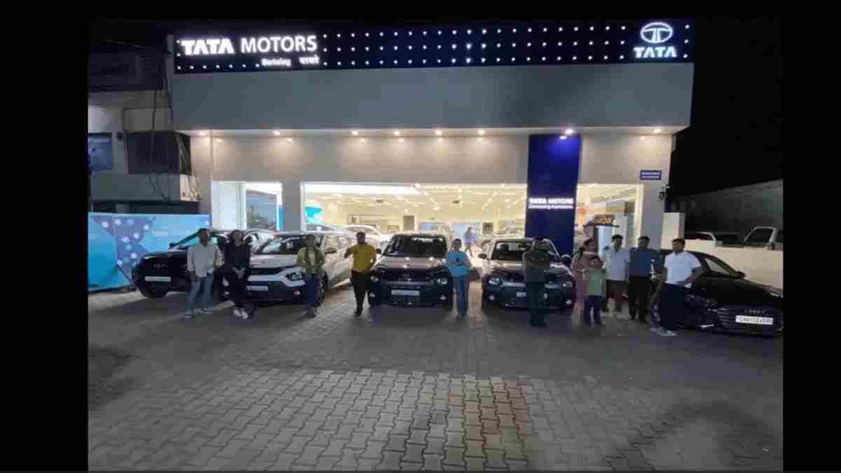 हरियाणा में फॉर्मा कंपनी के मालिक ने दिखाई दरियादिली, दिवाली पर कर्मचारियों को गिफ्ट की कार Pnchkula News Car Diwali Gift