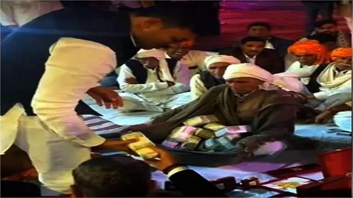 रेवाड़ी में भात लेकर पहुंचे भाई ने बहन को दिए 1 करोड़, चौतरफा बना चर्चा का विषय Rewari 1 Crore