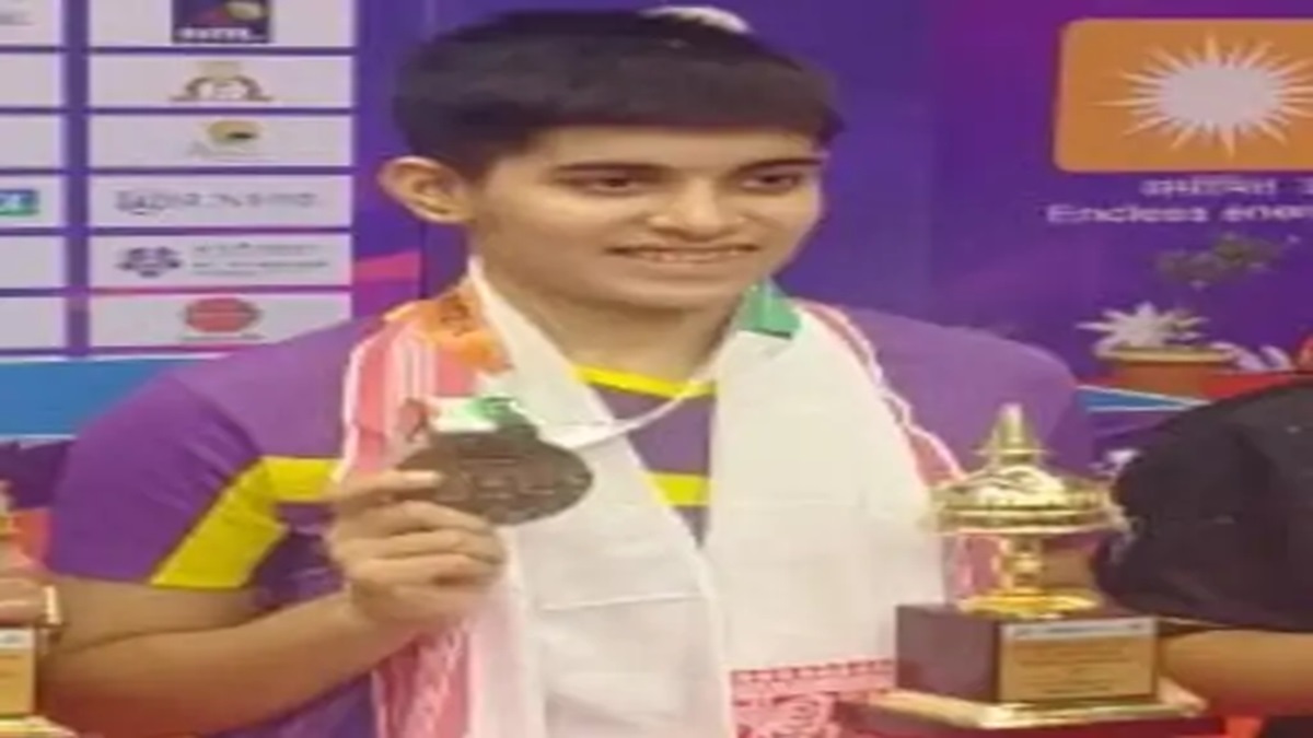 हरियाणा की बैडमिंटन खिलाड़ी अनमोल ने नेशनल गेम्स में जीता गोल्ड मेडल, मिलेगी 5 लाख ईनामी राशि Anmol Kahrab Badminton Rohtak