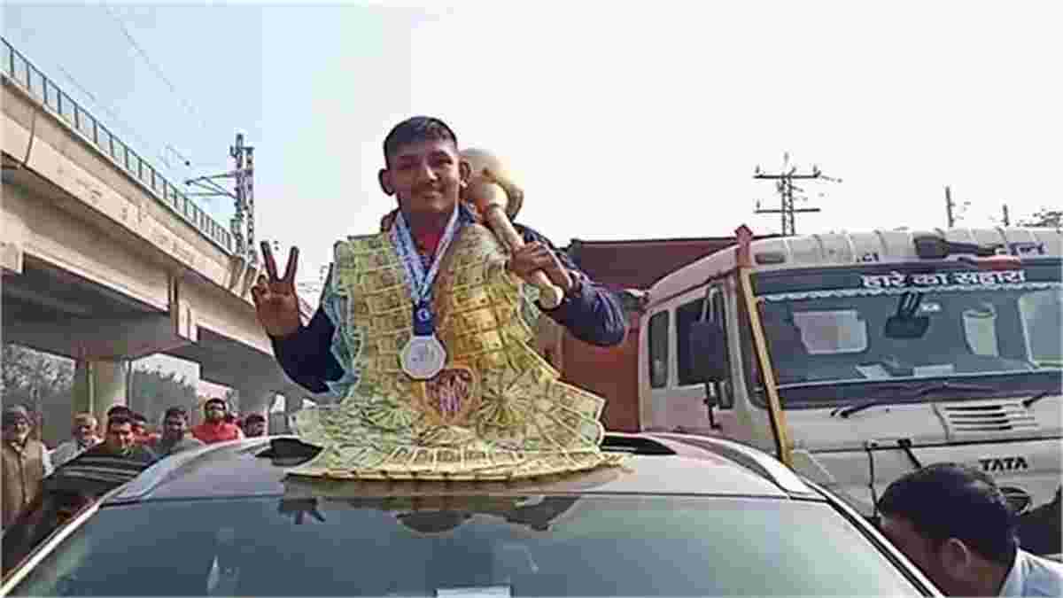 हरियाणा के पहलवान ने रूस में बढ़ाई तिरंगे की शान, 110 किलो भारवर्ग में जीता सिल्वर मेडल Dev Pehlwan Bahudargarh