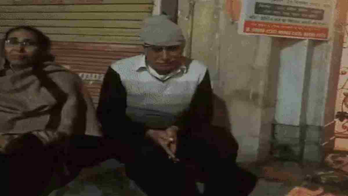 फतेहाबाद: ठंड में बुजुर्ग मां-बाप को घर से निकाला तो मंदिर में ली शरण, अब कही ये दिल छू लेने वाली बात Fatehabad Suman