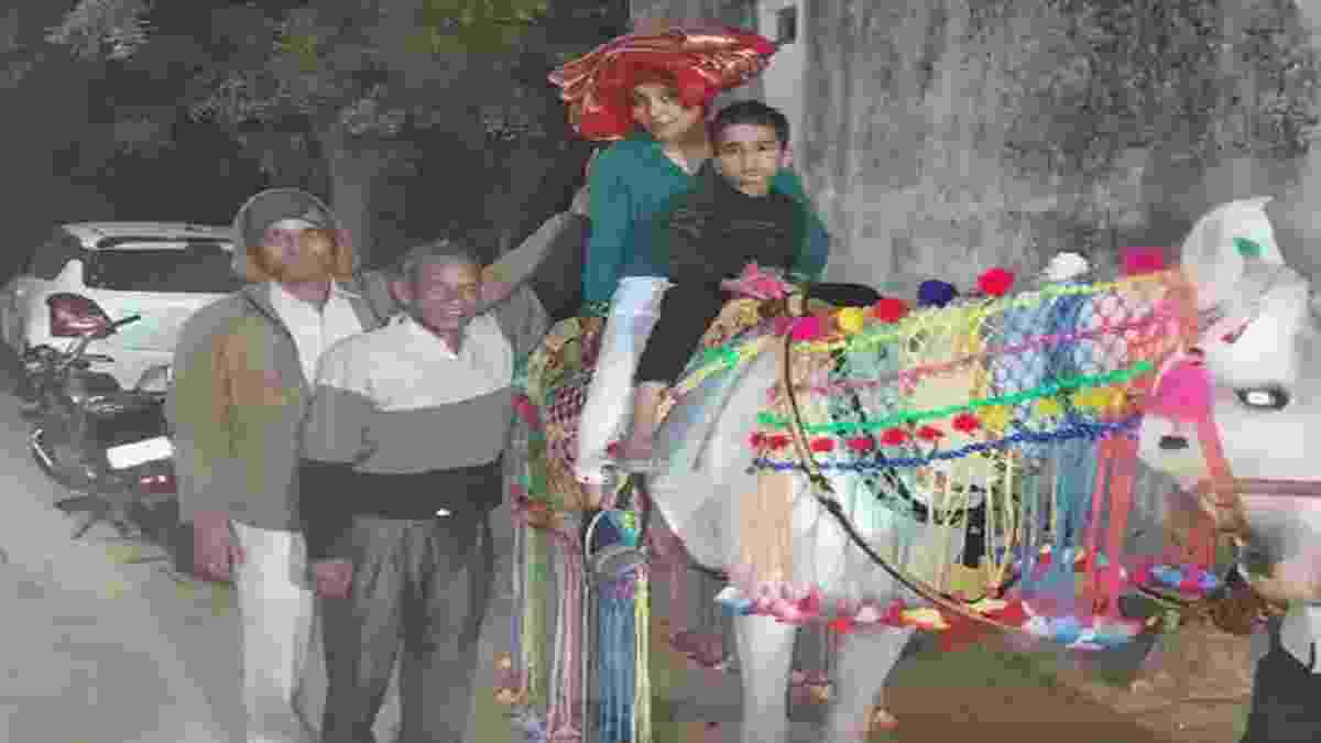 नारनौल में घोड़ी पर बैठाकर निकाला बेटी का बनवारा, समाज को दिया एकजुटता का संदेश Visakha Lakhera