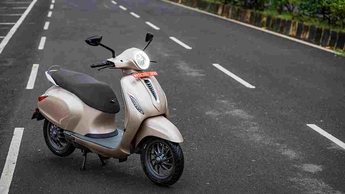 Bajaj Chetak ने लॉन्च किया नया इलेक्ट्रिक स्कूटर, कीमत और फीचर कर देंगे हैरान Bajaj Chetak