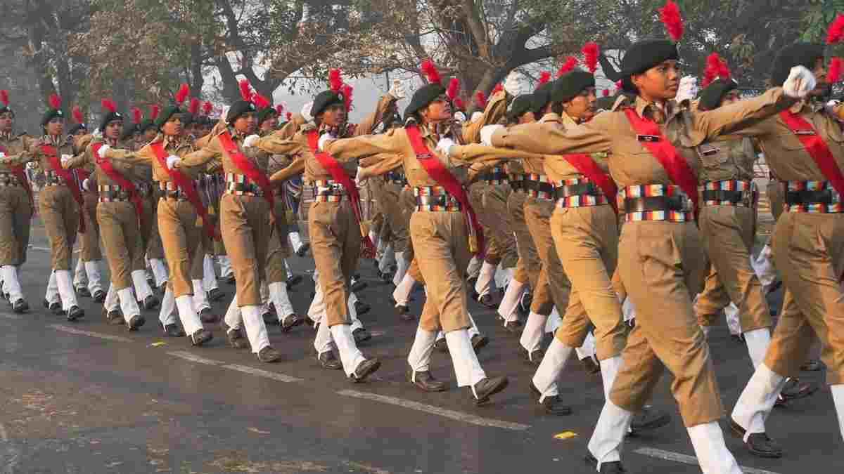 26 जनवरी की परेड देखने के लिए ऐसे मिलेगा ऑनलाइन और ऑफलाइन टिकट, जानें क्या होगी कीमत? March Past