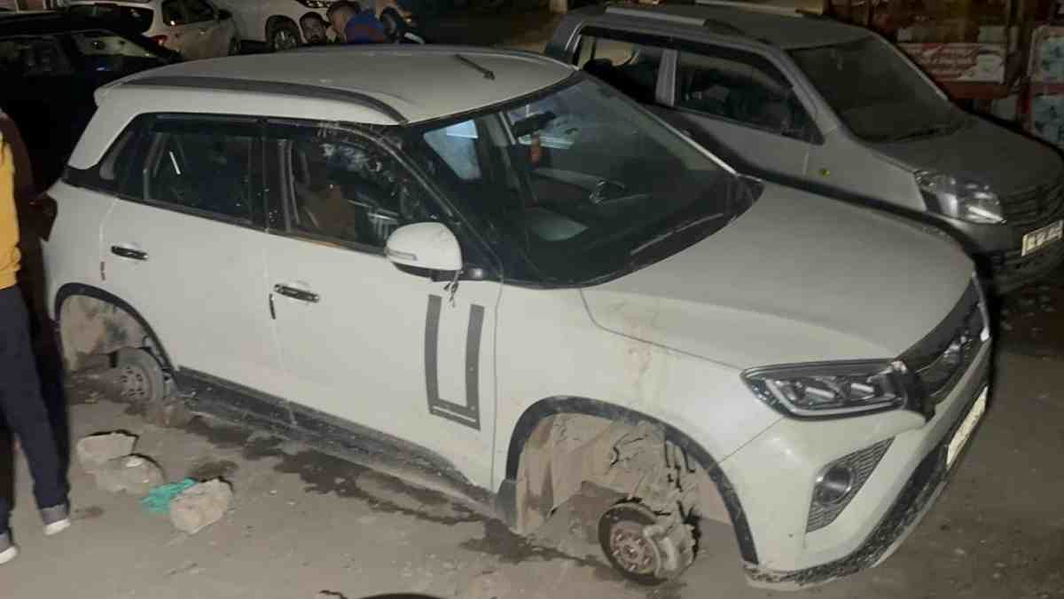 हरियाणा में ईमानदार चोरों की अजीबोगरीब चोरी, पहले उड़ाए कार के चारों टायर; अगले दिन आटो में डालकर भेजे वापस Car Tyre Chori