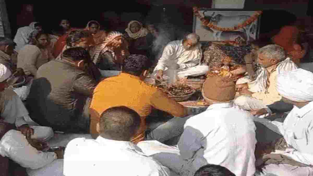 सोनीपत में गाय की मृत्यु के बाद मान सम्मान के साथ निभाई रस्में, हवन यज्ञ और भंडारा लगाया Sonipat Hawan