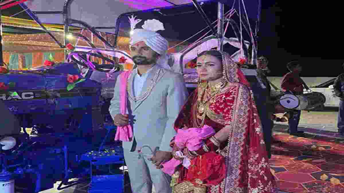 हरियाणा में किसान पिता ने अपनी बेटी की शादी को बनाया यादगार, तोहफे में भेंट किया फोर्ड ट्रैक्टर Dulha Dulhan Shadi Tractor Sirsa