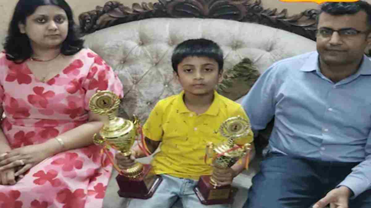 फरीदाबाद में शतरंज प्रतियोगिता में 6 वर्षीय प्रणित ने पाया प्रथम स्थान, 20 से ज्यादा जीती ट्रॉफियां Faridabad Youngest Chess Player Pranit Rastogi