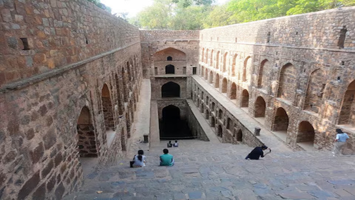 दिल्ली के इस ‘रहस्यमई कुएं’ को कहा जाता है भूतिया! यहां से जुड़े हैं कई अनसुने और अनसुलझे राज़; जानें क्या है रहस्य Bawali Delhi