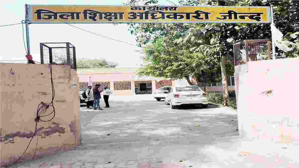 हरियाणा में चुनावी ड्यूटी से बचने के लिए सरकारी मास्टर का गजब कारनामा, खुद को बताया गर्भवती महिला Jind Chunav