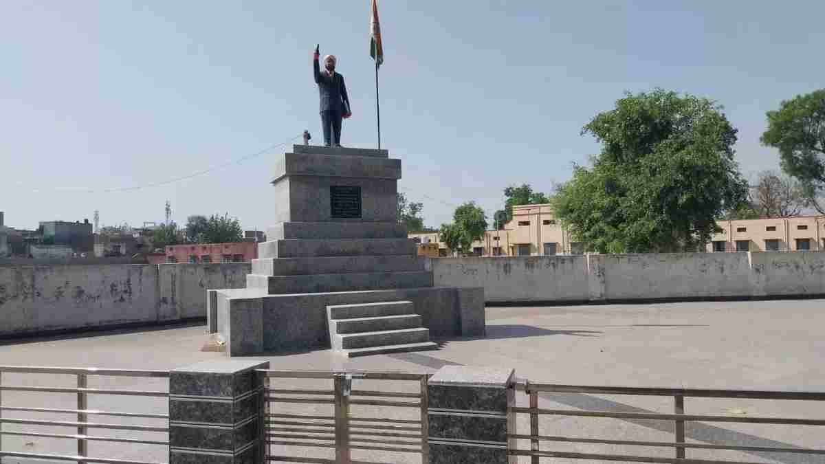 चौतरफा सुर्खियों में छाया हरियाणा का यह गांव, हर चौराहे पर लगी है बलिदानियों और महापुरुषों की प्रतिमाएं Karasindhu Village Jind