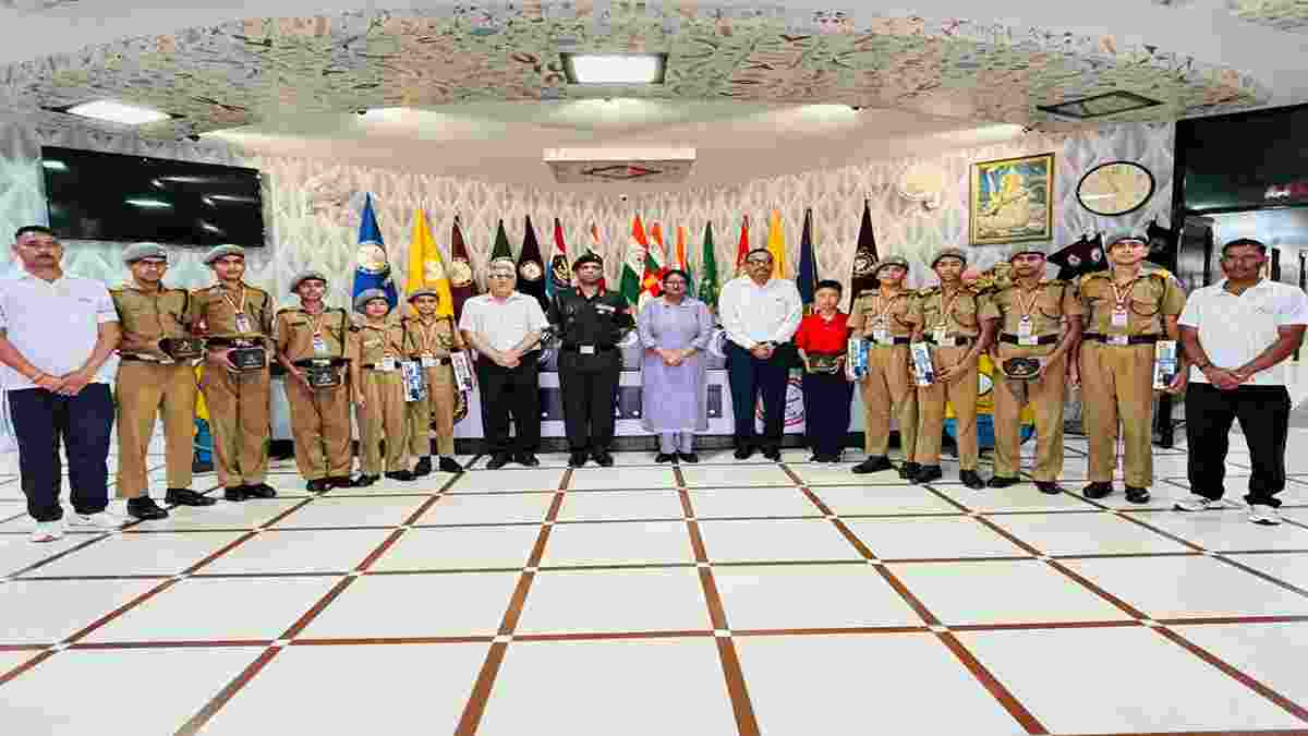 कर्नल एमेया सावंत ने खारा-खेड़ी सैनिक स्कूल की तारीफों के बांधे पुल, विजेता बच्चों को बांटे ईनाम Karnal Sawant