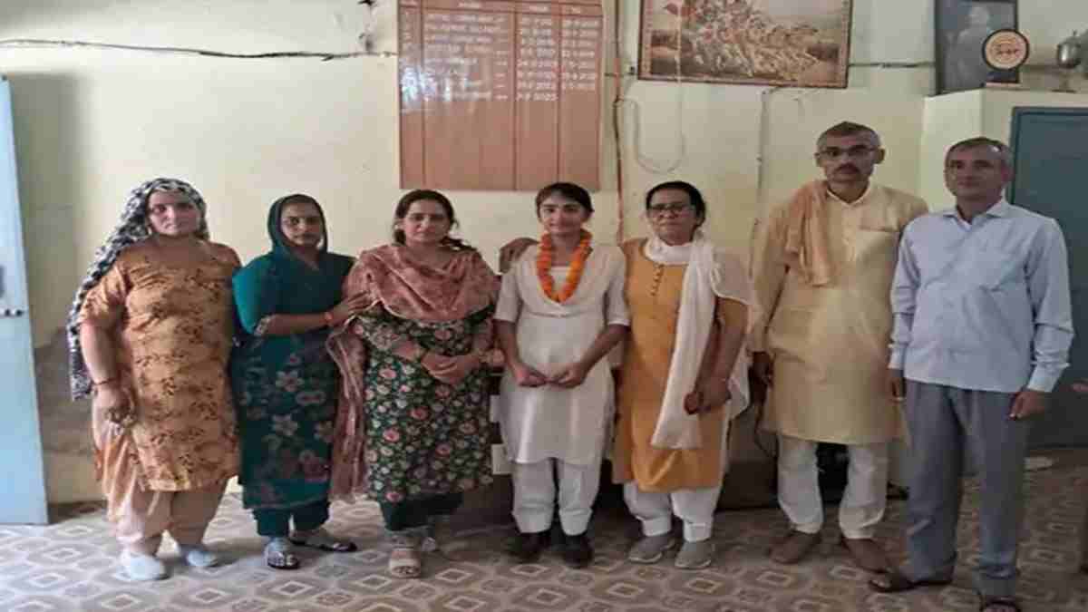 हरियाणा की बेटी कुसुम ने स्थापित किया नया कीर्तिमान, सरकारी स्कूल में पढ़ते हुए हासिल किए 500 में से 498 अंक Kusum Hisar
