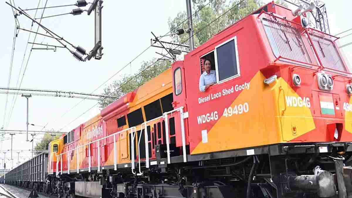 हरियाणा की बेटी इंदु बाला दौड़ा रही मालगाड़ी, बनी हिसार जिले की पहली महिला लोको पायलट Loco Piolet Indu Bala