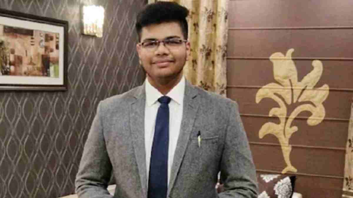 Success Story: JEE मेंस के लिए टाल दी सर्जरी तक, फिर JEE एडवांस्ड के नतीजों में मारी बाजी; जानें संघर्ष से भरी सफलता की कहानी Neel Aryan Gupta JEE