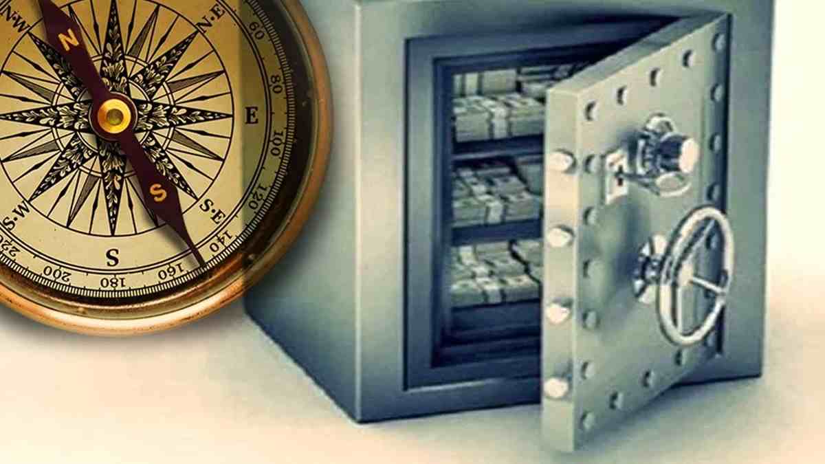 Vastu Tips: घर की इस दिशा में कभी भी ना बनाए तिजोरी, नाराज हो जाएगी मां लक्ष्मी Vastu Tips