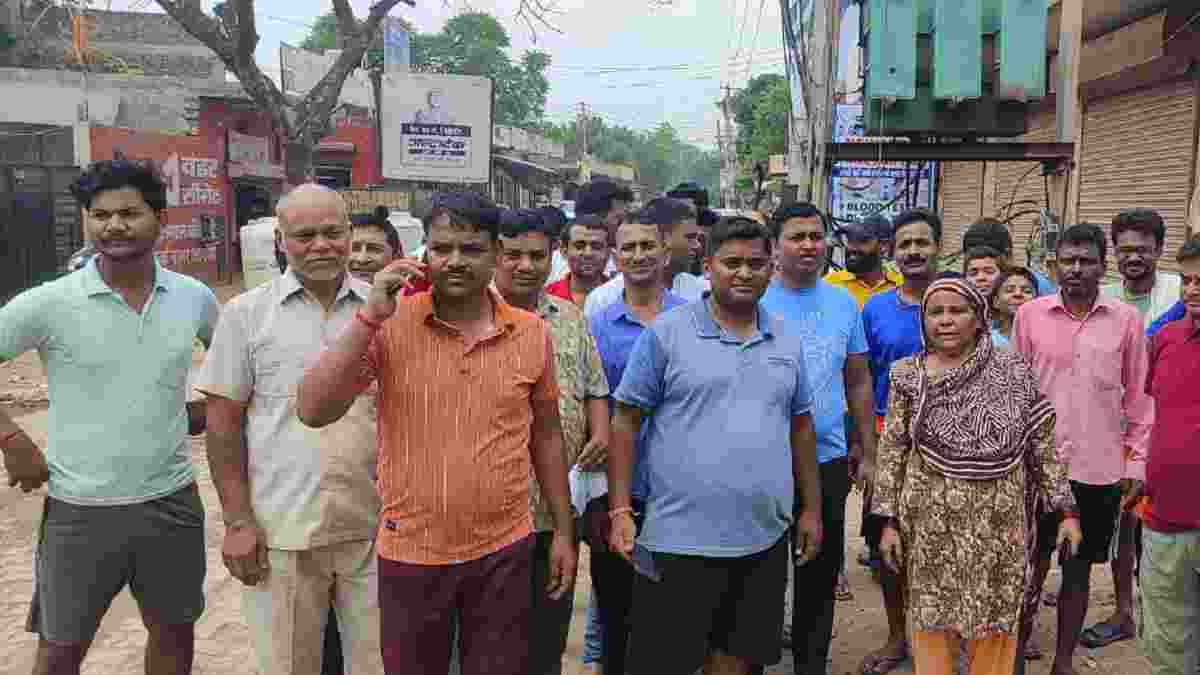 ग्रेटर फरीदाबाद: दिन में सिर्फ 3 घंटे मिल रही बिजली, टीटू कॉलोनी के लोगों ने विरोध कर लगाया जाम Faridabad Titu Colony