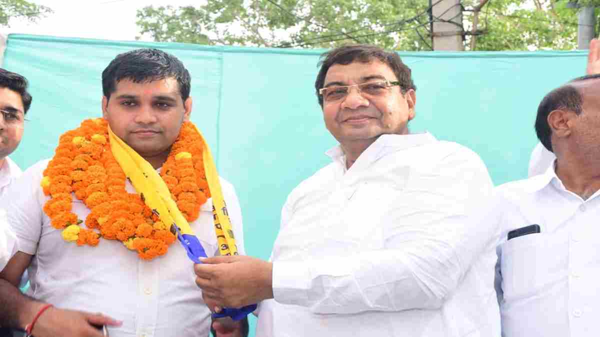 हरियाणा में स्वास्थ्य मंत्री का पीए AAP में शामिल, देशी घी के टिन से उपजा था विवाद Sanjeev Siroha AAP