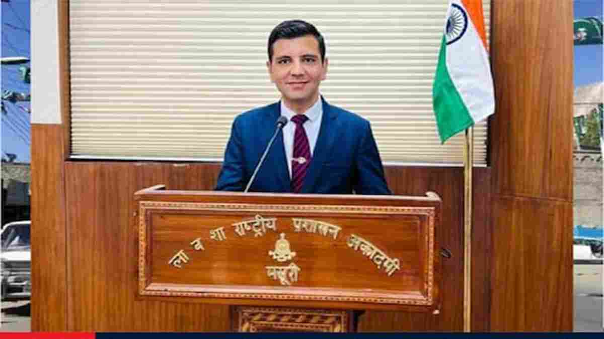 35 बार फेल होने के बाद भी नहीं छोड़ी उम्मीदें, फिर दो बार क्रैक्ड कर डाला UPSC; पढ़ें इनकी सफलता की कहानी IAS Vijay Vardhan