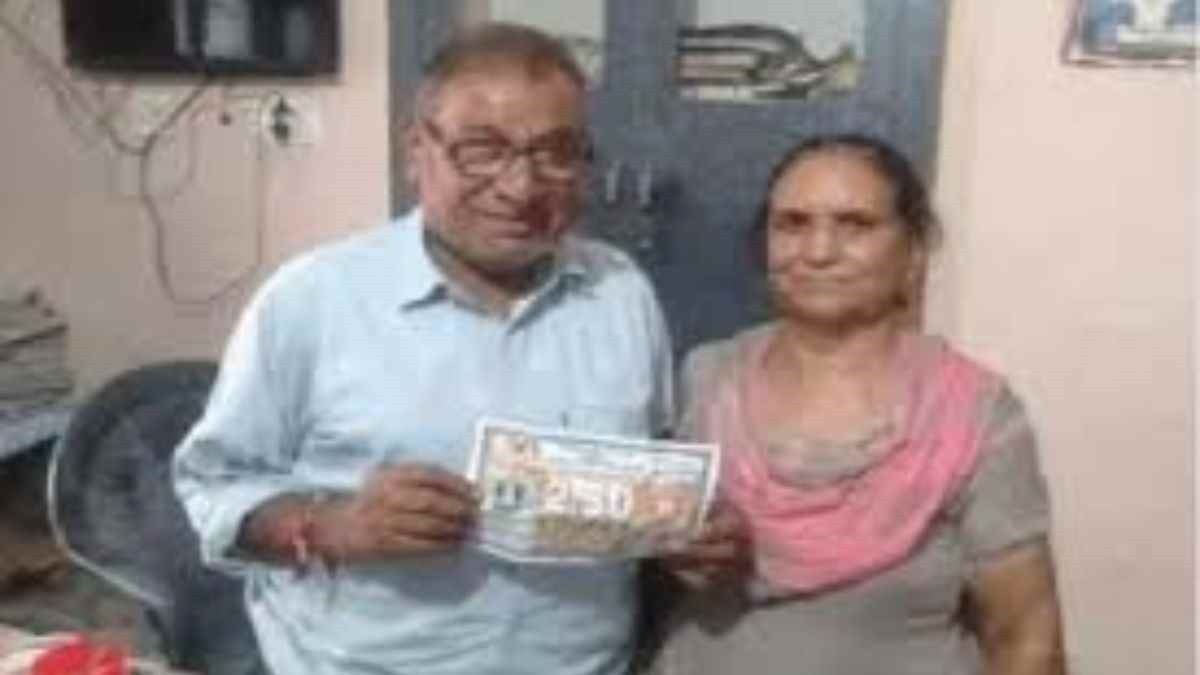 पंजाब में बुजुर्ग कबाड़ी की किस्मत ने रातों- रात मारी पलटी, लगी 50 करोड़ की लॉटरी; 500 में खरीदी थी टिकट IMG 20240828 WA0025