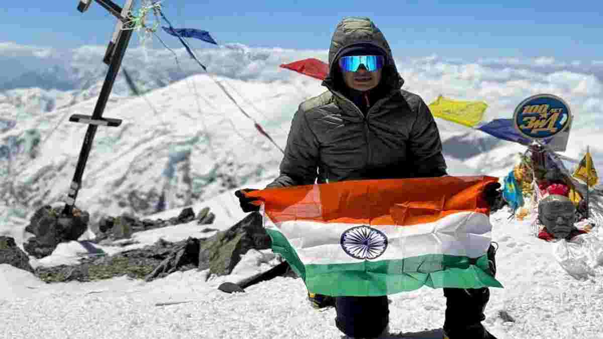 हरियाणा की बेटी रीना ने किर्गिस्तान की सबसे ऊंची चोटी पर फहराया तिरंगा, ऐसा करने वाली बनी देश की पहली महिला Mount Rina Bhatti Hisar