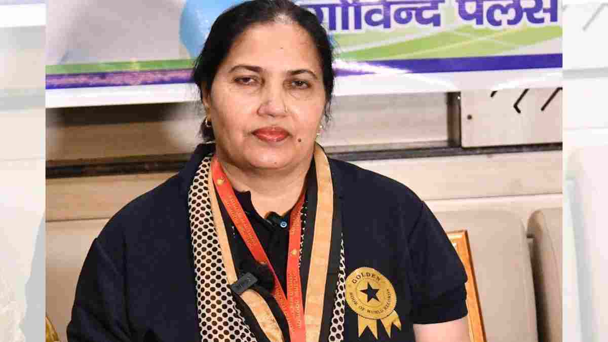हरियाणा की कांता हुड्डा ने बनाया वर्ल्ड रिकॉर्ड, गले से मोड़ दिया 4 सूत का सरिया Kanta Made Golden Book Of World Records