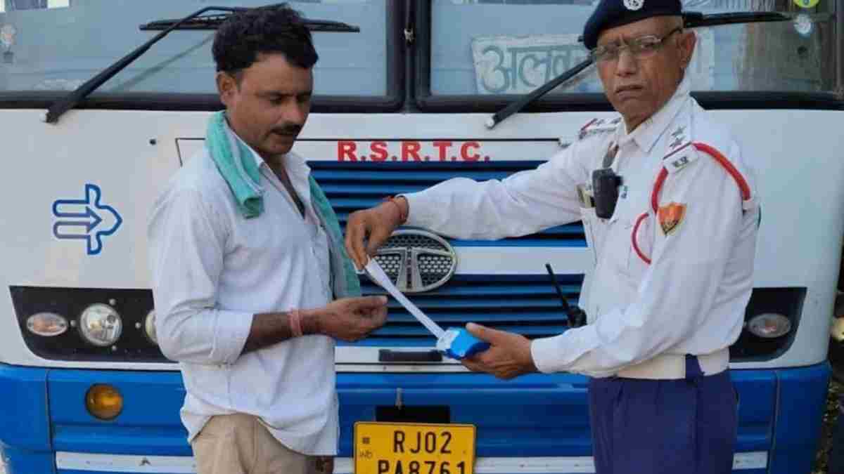 महिला पुलिसकर्मी को लेनी पड़ी बस टिकट तो हरियाणा और राजस्थान में छिड़ा 'जंग-ए-चालान' Haryana Police Roadways