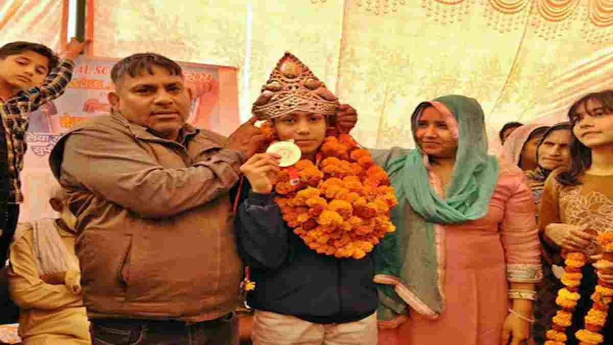 हरियाणा की पहलवान बेटी आलिया खान ने नेशनल स्कूल रेसलिंग में जीता गोल्ड, 9 साल की उम्र में शुरू किया पहलवानी का सफर; महावीर फौगाट रहे हैं गुरू Aaliya Khan Nuh