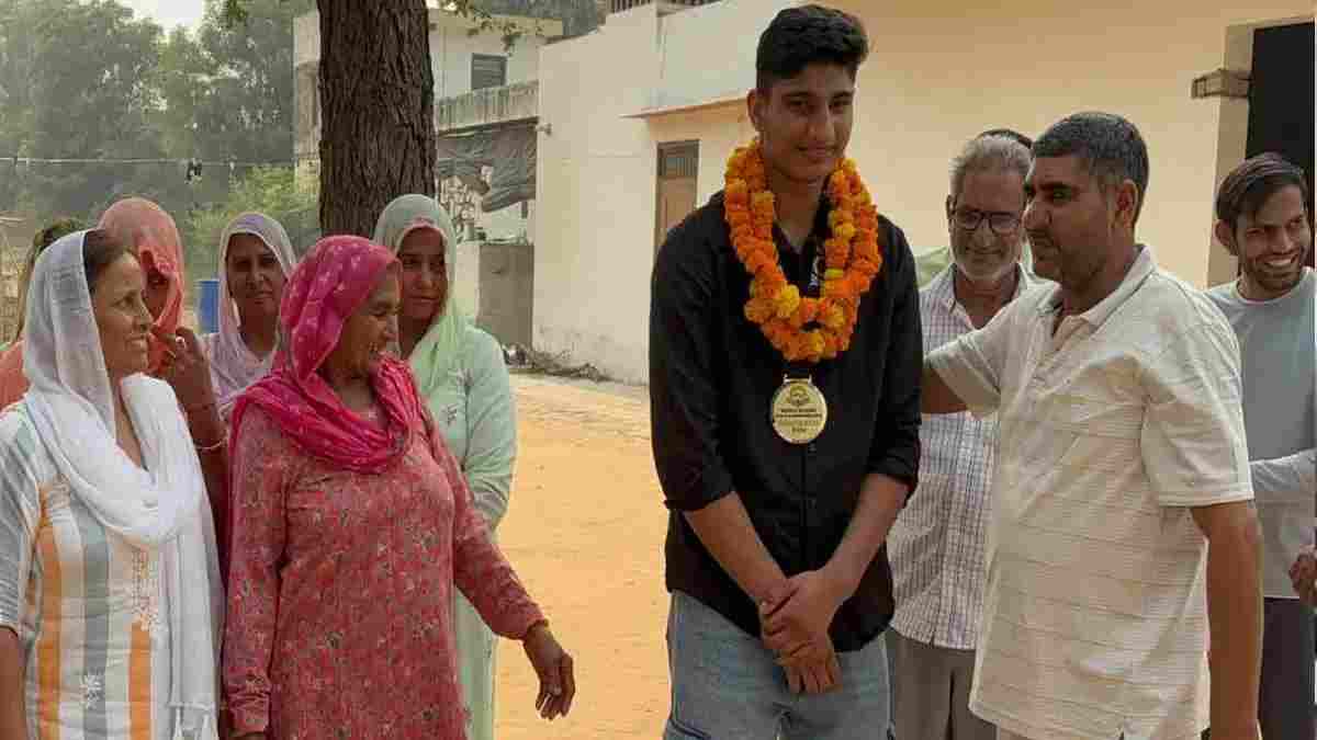 बॉक्सिंग में छाया हरियाणा के चरखी दादरी का हेमंत, 17 साल की उम्र में बना विश्व विजेता; बधाई देने वालों का लगा तांता Hemant Sangwan Charkhi Dadri