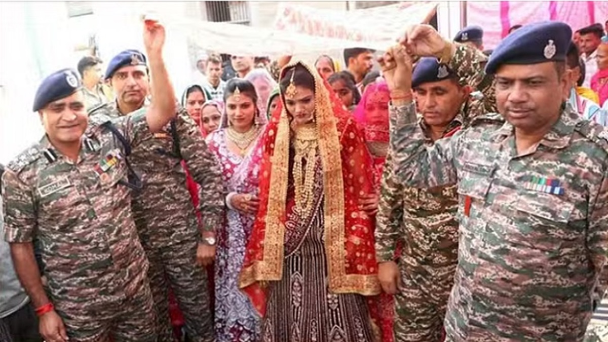 हरियाणा के शहीद सैनिक की बेटी की शादी में CRPF जवानों ने किया कन्यादान, पेश की अनोखी मिसाल Jind Shadi