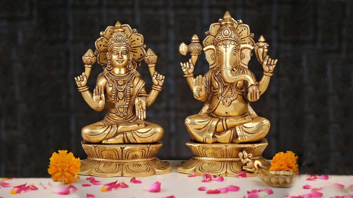 दीपावली पूजन के बाद लक्ष्मी-गणेश की मूर्तियां का क्या करें? अवश्य करें ये जरूरी काम Laxmi Ganesh