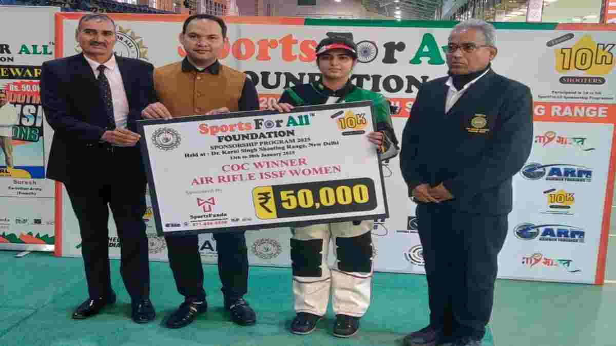 बहादुरगढ़ की बेटी दिशा ने एयर राइफल प्रतियोगिता में जीता गोल्ड, अब हर महीने मिलेगी 5 हजार की स्कॉलरशिप Disha Dhankad compressed