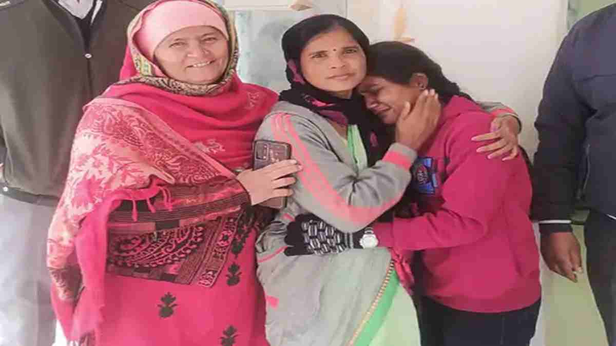 15 साल की जुदाई खत्म! सोनीपत के आश्रम में मिली महाराष्ट्र से गायब हुई बच्ची; परिवार हुआ भावुक Neha Sonipat