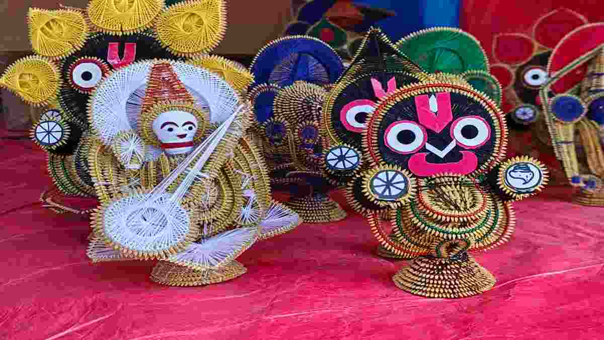 सूरजकुंड मेले में ओडिशा की अनूठी कला, धान से बनी मूर्तियों ने मोहा दर्शकों का मन Faridabad Paddy Idol Surajkund Mela compressed