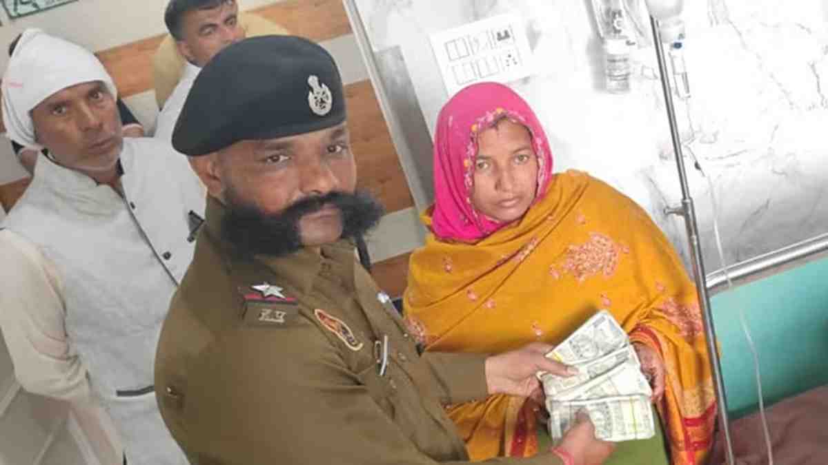 हरियाणा पुलिस के ASI ने दिखाई ईमानदारी, एक्सीडेंट में घायल व्यक्ति की बाइक से मिले 2 लाख रुपए लौटाए वापस ASI Vijay Kumar