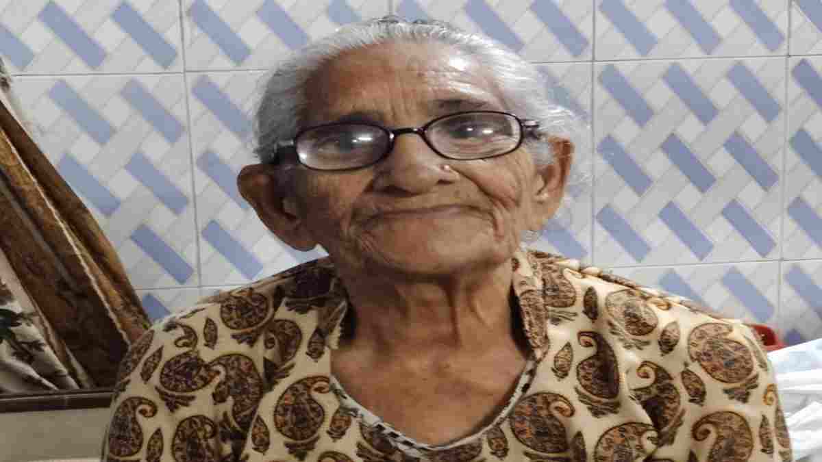 बेटे ने छोड़ा हाथ, तो वृद्ध आश्रम ने दिया बुजुर्ग मां को सहारा; पढ़ें फरीदाबाद की धर्मी बाई की दुखभरी कहानी Dharmi Bai Faridabad