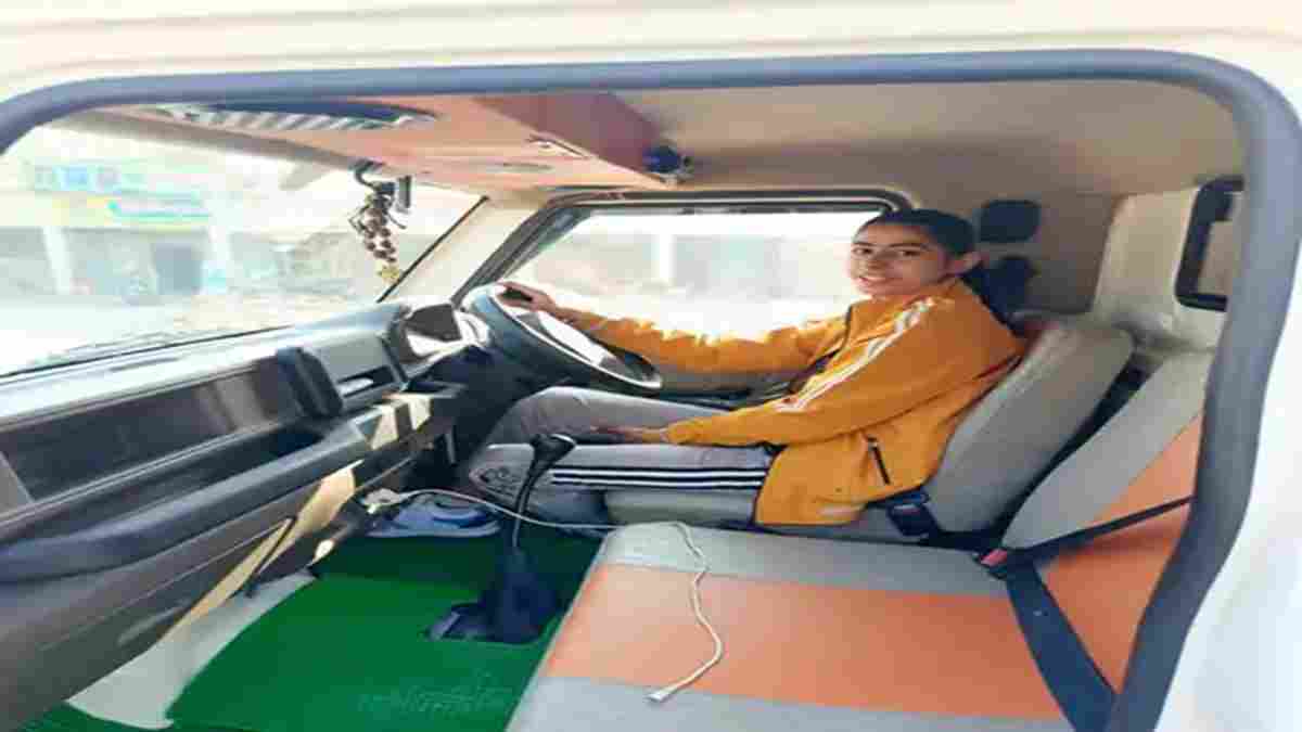 लाखों महिलाओं के लिए प्रेरणास्त्रोत हरियाणा की 'ड्राइवर छोरी' निशु, पिता की बीमारी के बाद संभाला गाड़ी का स्टेयरिंग; पढ़ें इनकी कहानी Nishu Deshwal Jind