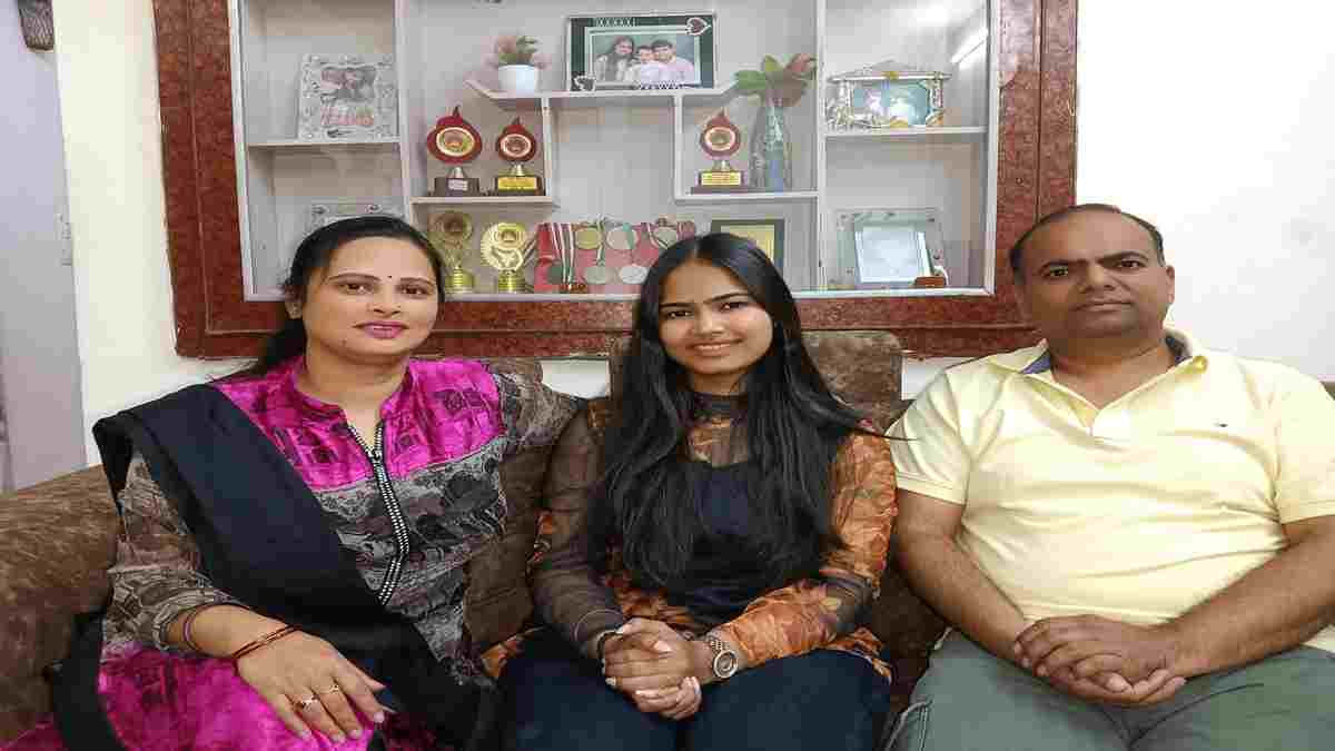 कालका की बेटी महक गोयल ने पहले अटेम्प्ट में क्रैक किया CGL, संसदीय कार्य मंत्रालय में बनी ASO WhatsApp Image 2025 03 22 at 12