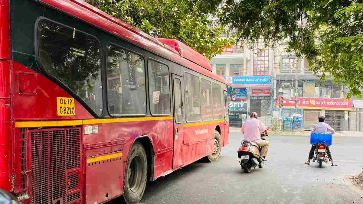 दिल्ली में शुरू होंगे पिंक और ब्लू स्मार्ट कार्ड, जानें किसे मिलेगा फ्री ट्रैवल का फायदा Electric Bus
