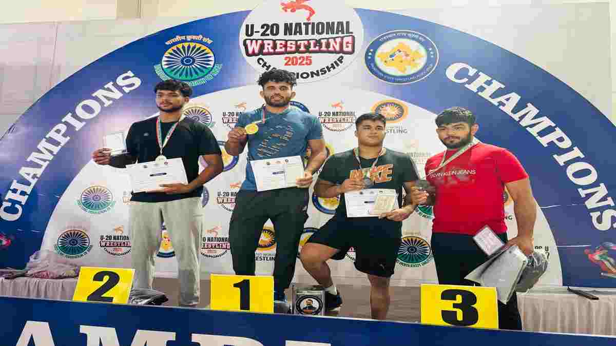 हिसार के लाल रोहित नेहरा का कुश्ती के अखाड़े में कमाल, जूनियर नेशनल चैंपियनशिप में जीता गोल्ड मेडल WhatsApp Image 2025 04 21 at 19