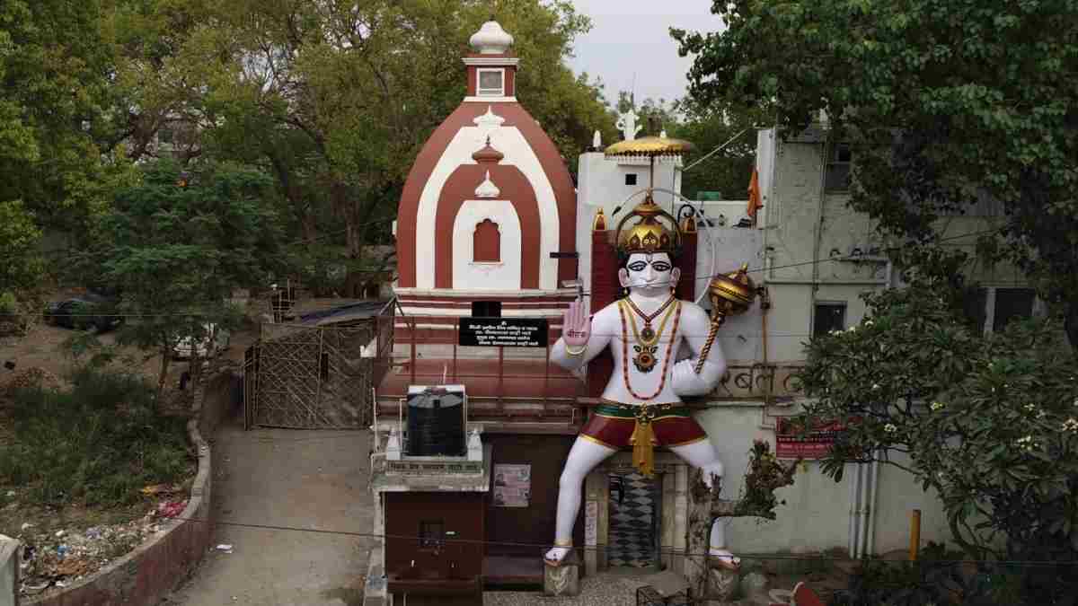 दिल्ली में सफेद हनुमान जी का अकेला मंदिर, महाभारत कालीन बजरंग बली के रूप के होते हैं दर्शन Delhi Safed Hanuman