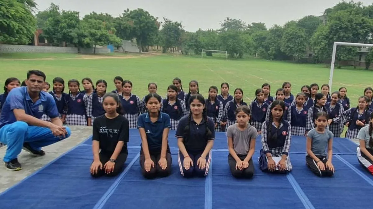 हरियाणा के इस सरकारी स्कूल ने विश्व स्तर पर बनाई पहचान, टॉप 10 की लिस्ट में हुआ शामिल Faridabad School Student Yog
