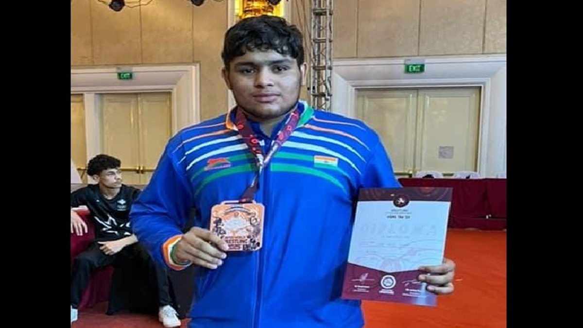 जींद के नितिन लाठर ने खेल मैदान में लहराया तिरंगा, कुश्ती चैंपियनशिप में जीता सिल्वर मेडल Nitin Lathar