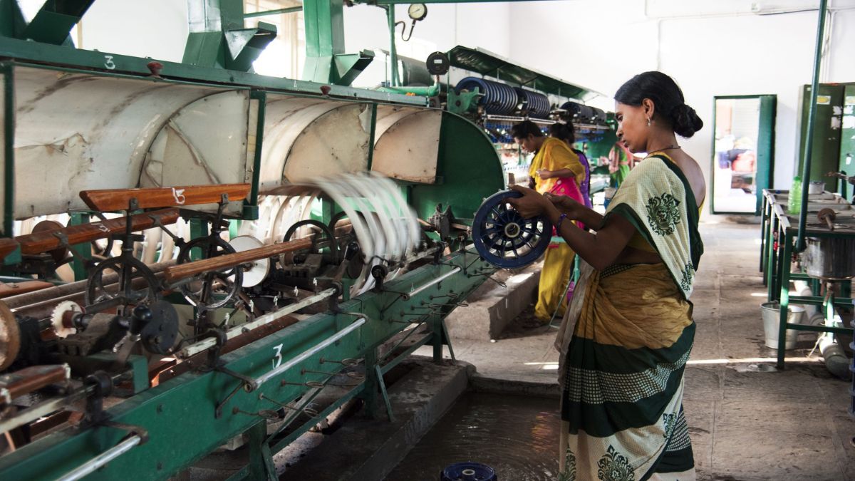 नाइट शिफ्ट में काम करने वाली महिलाओं के लिए दिशानिर्देश जारी, कारखानों को करने होंगे यह इंतजाम MPNews 1