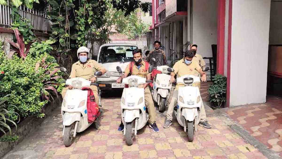 साइकिल नहीं अब मोटरसाइकिल पर डाक बांटेंगे डाकिए, बिना OTP नहीं मिलेगी चिठ्ठी Post Office Master Bike Dakiya