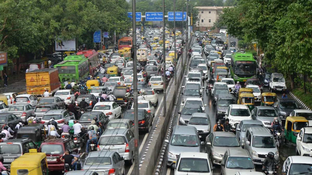 दिल्ली के पुरानी गाड़ियों के वाहन मालिकों को मिल सकती है बड़ी राहत, LG के इस कदम से जगी उम्मीद Vahan Gadi Car