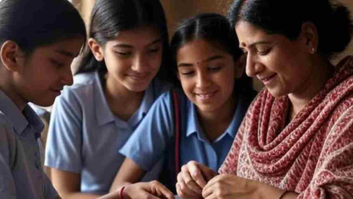 Success Story: सिलाई सीखने जाती मां के साथ लाइब्रेरी में पढ़ने लगी 3 बेटियां, आज बड़ी बेटी प्रोफेसर तो छोटी बनी लेफ्टिनेंट Gurugram Mahila