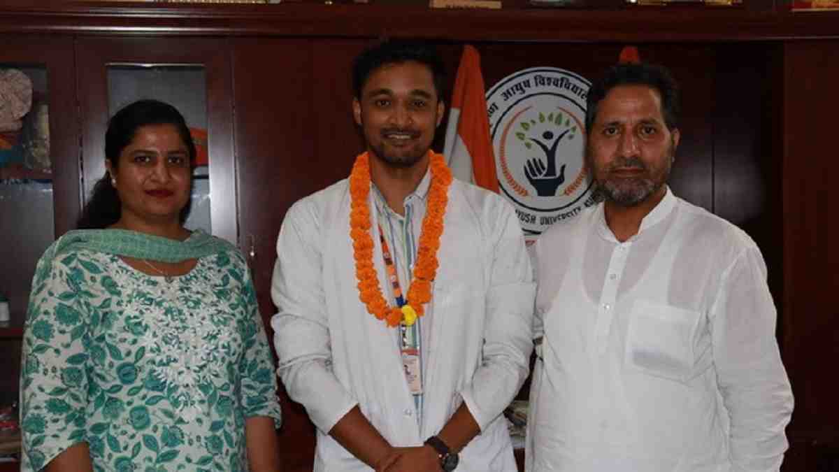 आयुष यूनिवर्सिटी के स्टूडेंट हिमांशु भूषण की UPSC में 15वीं रैंक, यहाँ पढ़े सक्सेस स्टोरी Himanshu Bhushan UPSC