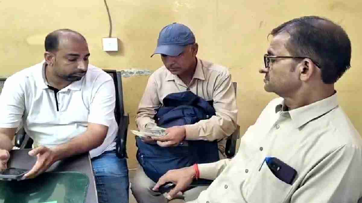 हिसार में रोडवेज चालक- परिचालक ने दिखाई ईमानदारी, यात्री को लौटाया रुपयों से भरा बैग Hisar Roadways Chalak Imandari